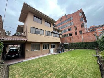 EN VENTA CASA COMERCIAL EN AVENIDA ORDOÑEZ LASSO
