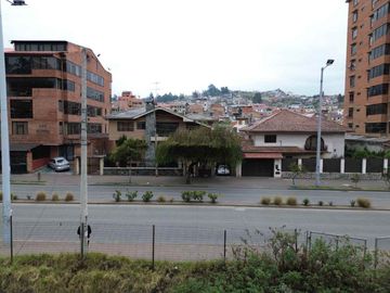 EN VENTA CASA COMERCIAL EN AVENIDA ORDOÑEZ LASSO