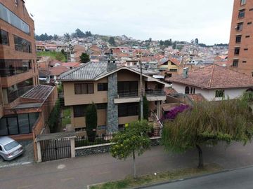 EN VENTA CASA COMERCIAL EN AVENIDA ORDOÑEZ LASSO