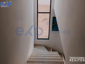 Casa de 2 pisos y 3 recámaras en privada residencial en Conkal Yucatán - Entrega inmediata