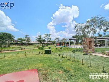 Casa de 2 pisos y 3 recámaras en privada residencial en Conkal Yucatán - Entrega inmediata