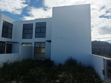 Casa en Fraccionamiento praderas de virreyes.