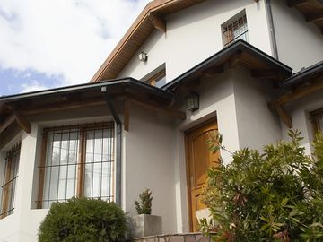 DESTACADA PROPIEDAD EN BARRIO MELIPAL 250m2