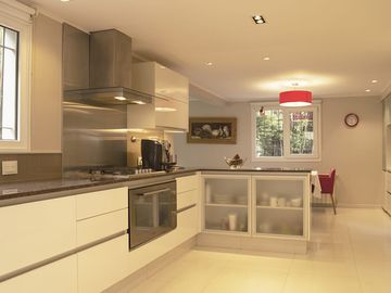 DESTACADA PROPIEDAD EN BARRIO MELIPAL 250m2