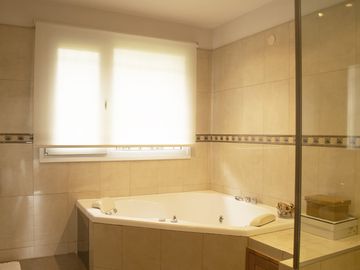 DESTACADA PROPIEDAD EN BARRIO MELIPAL 250m2