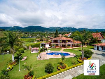 Venta de hermosa Casa Campestre cerca al Lago Calima Darien