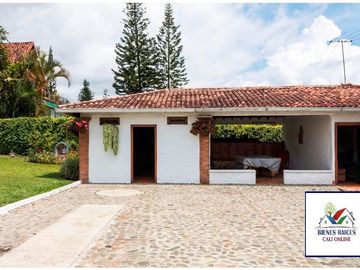 Venta de hermosa Casa Campestre cerca al Lago Calima Darien