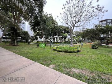 Bello departamento 5to piso vista externa, 3 dorm, 2 estacionamientos y 2 depósitos en Miraflores