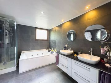 Exclusiva Casa En Lonco, Sector Punta Del Este