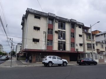 SE VENDE ESPECTACULAR EDIFICIO ESQUINERO