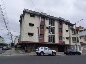 SE VENDE ESPECTACULAR EDIFICIO ESQUINERO