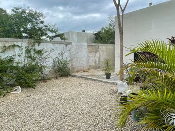 CASA EN VENTA DE UNA PLANTA EN MÉRIDA. KOMCHEN