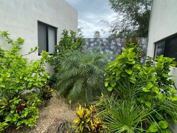 CASA EN VENTA DE UNA PLANTA EN MÉRIDA. KOMCHEN