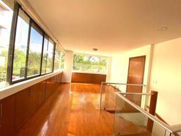 SUPER DEPARTAMENTO DE 2 PISOS CON 3 RECAMARAS EN JARDINES DE LA MONTAÑA