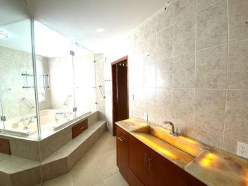 SUPER DEPARTAMENTO DE 2 PISOS CON 3 RECAMARAS EN JARDINES DE LA MONTAÑA