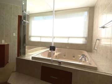 SUPER DEPARTAMENTO DE 2 PISOS CON 3 RECAMARAS EN JARDINES DE LA MONTAÑA