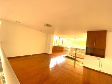 SUPER DEPARTAMENTO DE 2 PISOS CON 3 RECAMARAS EN JARDINES DE LA MONTAÑA