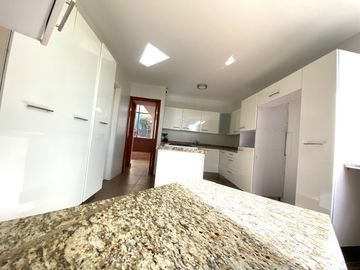 SUPER DEPARTAMENTO DE 2 PISOS CON 3 RECAMARAS EN JARDINES DE LA MONTAÑA