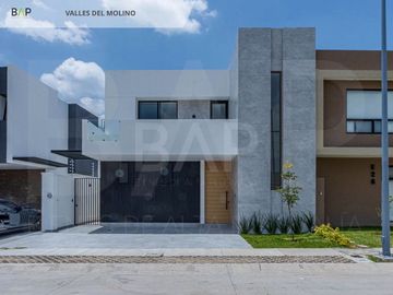 Casa en Venta en Valles del Molino E25