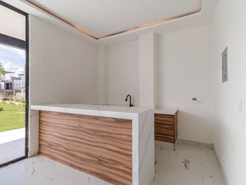 CASA CON ALBERCA, ASADOR Y JARDIN EN VENTA AL SUR DE CUERNAVACA