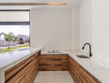 CASA CON ALBERCA, ASADOR Y JARDIN EN VENTA AL SUR DE CUERNAVACA