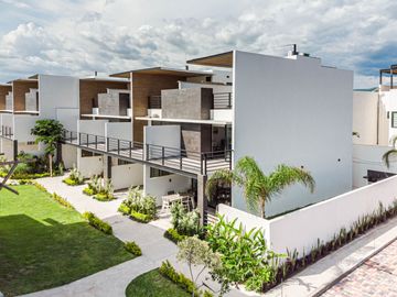 CASA CON ALBERCA, ASADOR Y JARDIN EN VENTA AL SUR DE CUERNAVACA