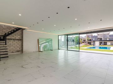 CASA CON ALBERCA, ASADOR Y JARDIN EN VENTA AL SUR DE CUERNAVACA