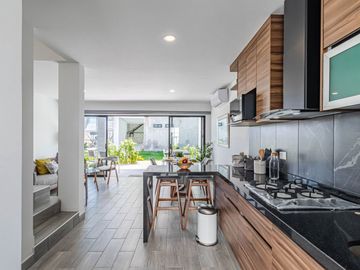 CASA CON ALBERCA, ASADOR Y JARDIN EN VENTA AL SUR DE CUERNAVACA