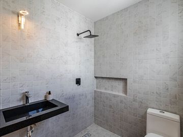 CASA CON ALBERCA, ASADOR Y JARDIN EN VENTA AL SUR DE CUERNAVACA