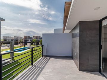 CASA CON ALBERCA, ASADOR Y JARDIN EN VENTA AL SUR DE CUERNAVACA