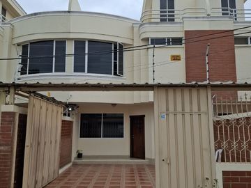 Casa en Venta con Terraza en Portoviejo Manabi