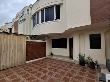Casa en Venta con Terraza en Portoviejo Manabi