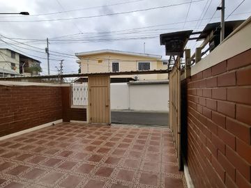 Casa en Venta con Terraza en Portoviejo Manabi