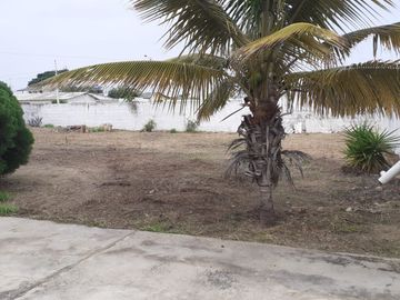 En Venta Lote de 1.418 metros con amplia casa en Brisas del Mar Salinas, Ecuador