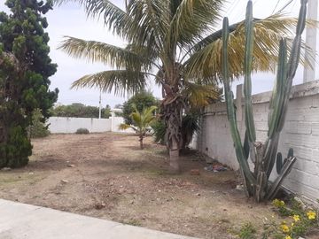 En Venta Lote de 1.418 metros con amplia casa en Brisas del Mar Salinas, Ecuador