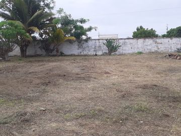 En Venta Lote de 1.418 metros con amplia casa en Brisas del Mar Salinas, Ecuador