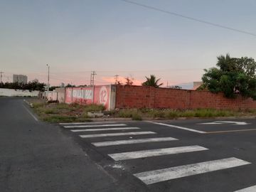 En Venta Lote de 1.418 metros con amplia casa en Brisas del Mar Salinas, Ecuador