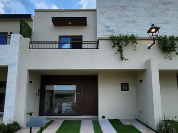 CASA SHARLENE EN CORREGIDORA