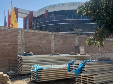 VENTA TERRENO 2,421 m2  SAN VICENTE CAÑETE - AV BENAVIDES