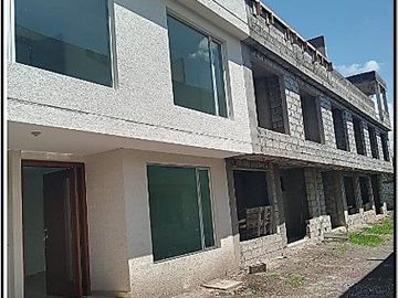SE VENDE LINDA CASA DE ESTRENO SECTOR JATUMPUNGO, SANGOLQUI - VALLE DE LOS CHILLOS