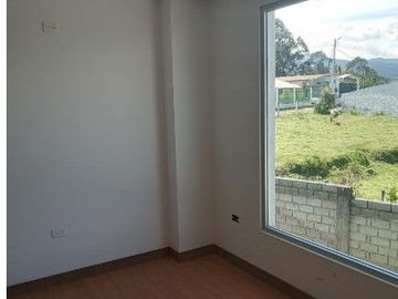 SE VENDE LINDA CASA DE ESTRENO SECTOR JATUMPUNGO, SANGOLQUI - VALLE DE LOS CHILLOS