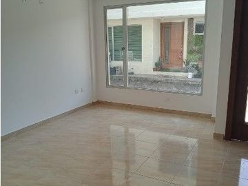 SE VENDE LINDA CASA DE ESTRENO SECTOR JATUMPUNGO, SANGOLQUI - VALLE DE LOS CHILLOS