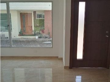 SE VENDE LINDA CASA DE ESTRENO SECTOR JATUMPUNGO, SANGOLQUI - VALLE DE LOS CHILLOS