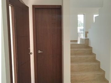 SE VENDE LINDA CASA DE ESTRENO SECTOR JATUMPUNGO, SANGOLQUI - VALLE DE LOS CHILLOS
