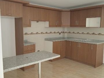 SE VENDE LINDA CASA DE ESTRENO SECTOR JATUMPUNGO, SANGOLQUI - VALLE DE LOS CHILLOS