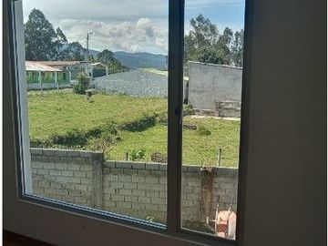 SE VENDE LINDA CASA DE ESTRENO SECTOR JATUMPUNGO, SANGOLQUI - VALLE DE LOS CHILLOS