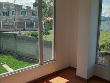 SE VENDE LINDA CASA DE ESTRENO SECTOR JATUMPUNGO, SANGOLQUI - VALLE DE LOS CHILLOS