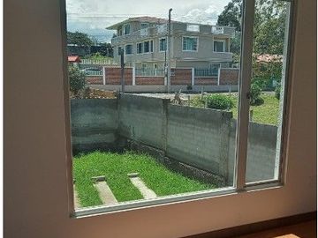 SE VENDE LINDA CASA DE ESTRENO SECTOR JATUMPUNGO, SANGOLQUI - VALLE DE LOS CHILLOS