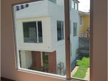 SE VENDE LINDA CASA DE ESTRENO SECTOR JATUMPUNGO, SANGOLQUI - VALLE DE LOS CHILLOS