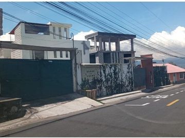SE VENDE LINDA CASA DE ESTRENO SECTOR JATUMPUNGO, SANGOLQUI - VALLE DE LOS CHILLOS